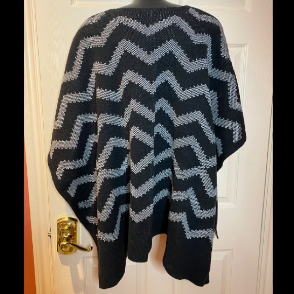 Original by Nicole Miller Cape EUC - Picture 2 of 5
